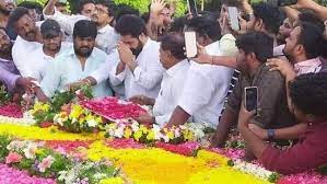 On the occasion of his grandfather’s 100th birthday, Jr. NTR is surrounded by supporters as he enters NTR Ghat