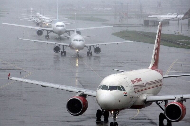 Due to congestion at Mumbai airport, airlines cancel 30 flights daily