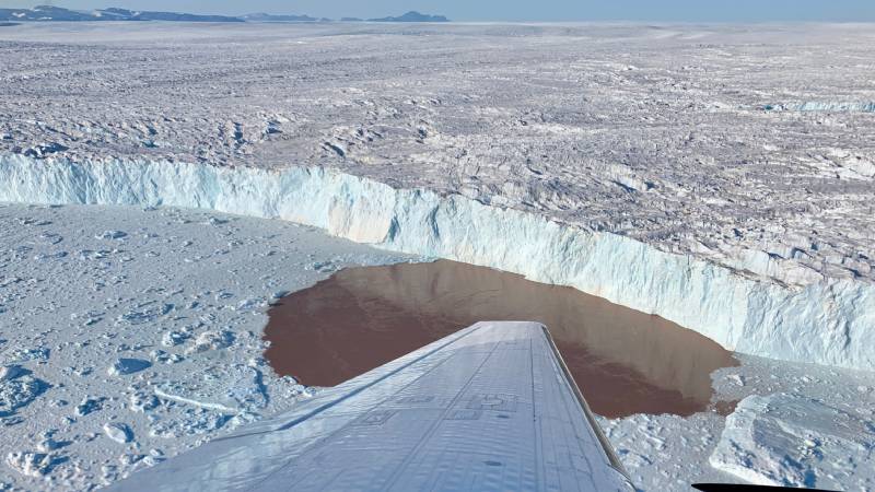 Greenland is losing its Glacier Fringe and is Practically Rising Out of the Ocean
