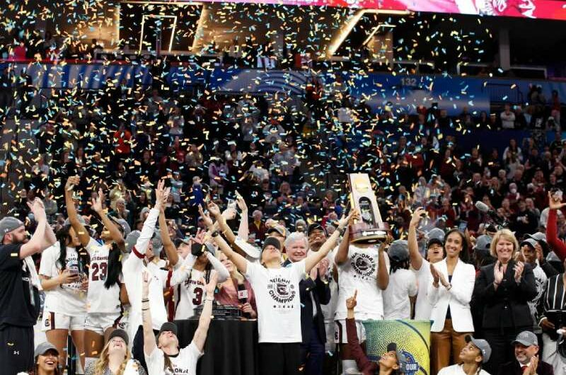 South Carolina Wins the Championship and Completes a Perfect Season Against Lowa